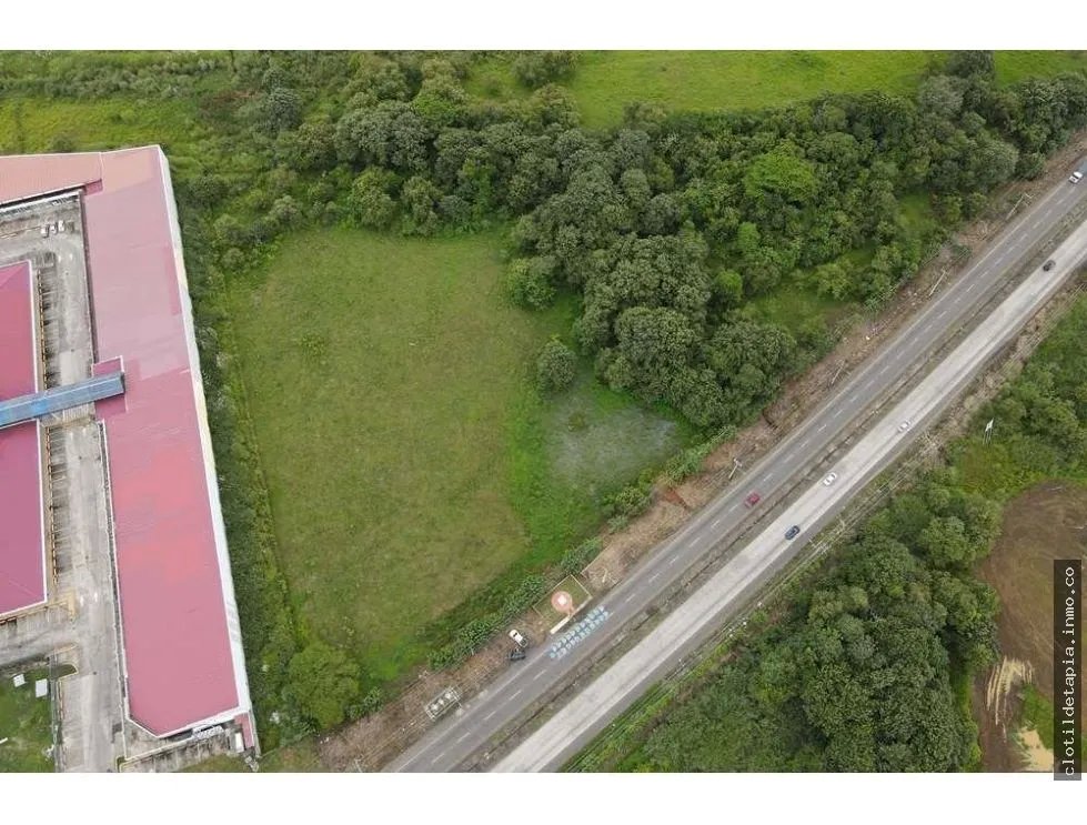 Se vende terreno comercial en pacora