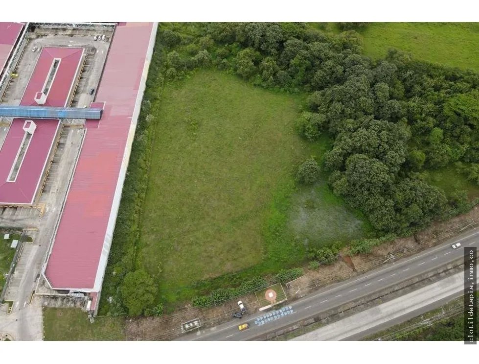 Se vende terreno comercial en pacora