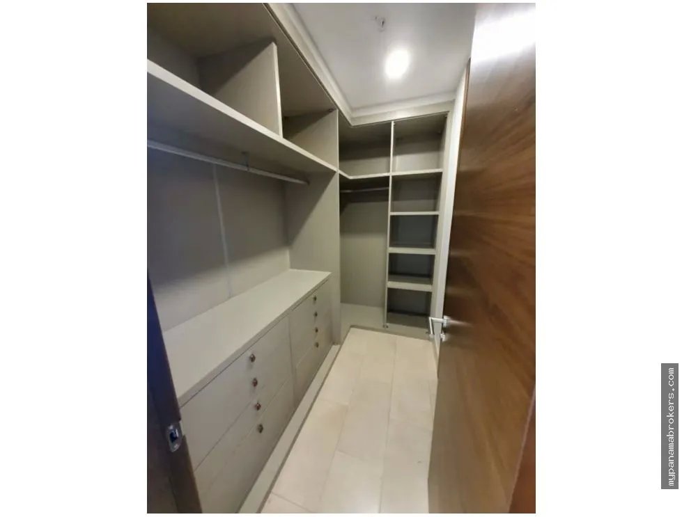 Venta de apartamento con línea blanca en santa maría, panamá