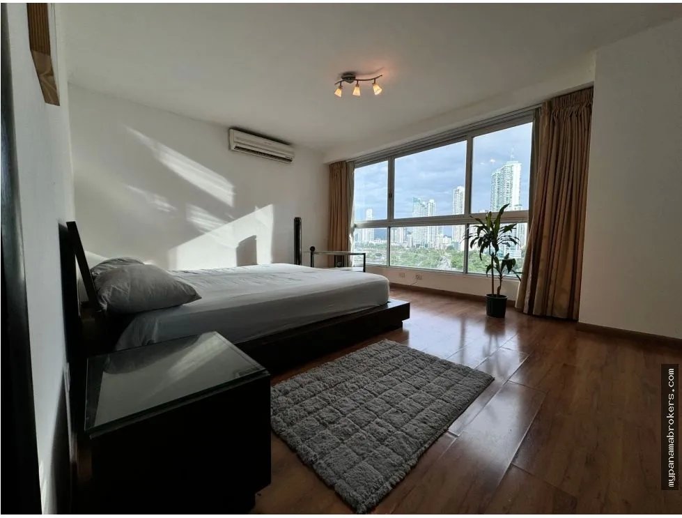 Venta de apartamento vacío en ave. balboa, panamá