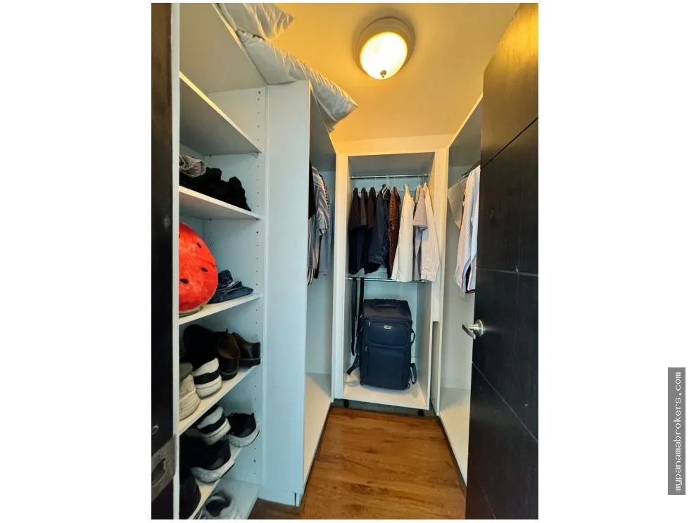 Venta de apartamento vacío en ave. balboa, panamá