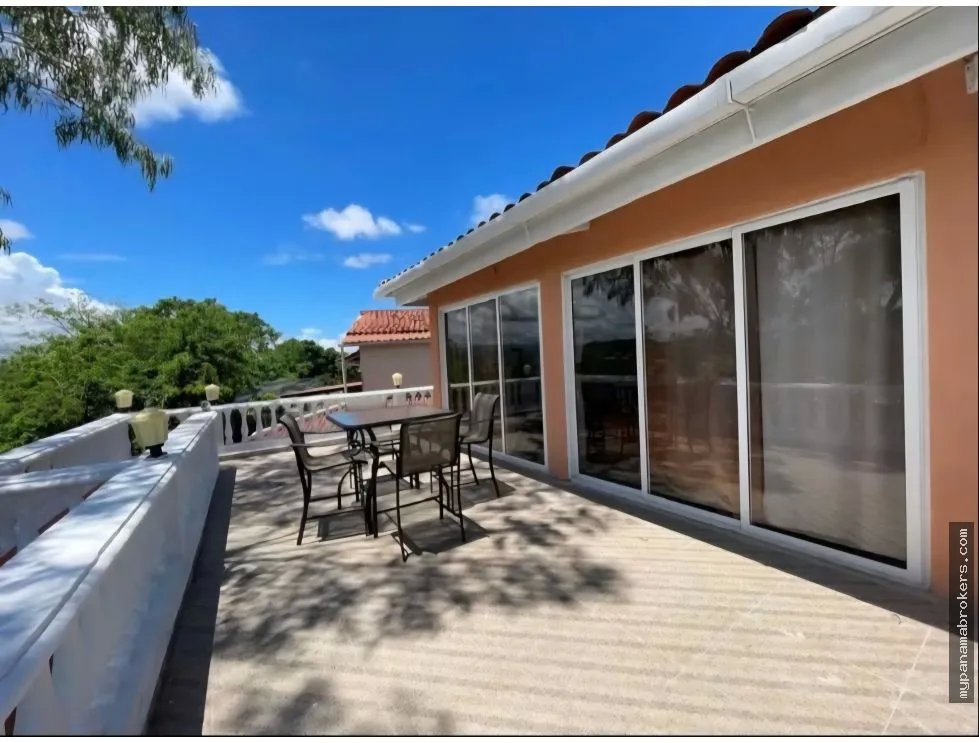 Venta de casa vacía en altos de panamá en ancón