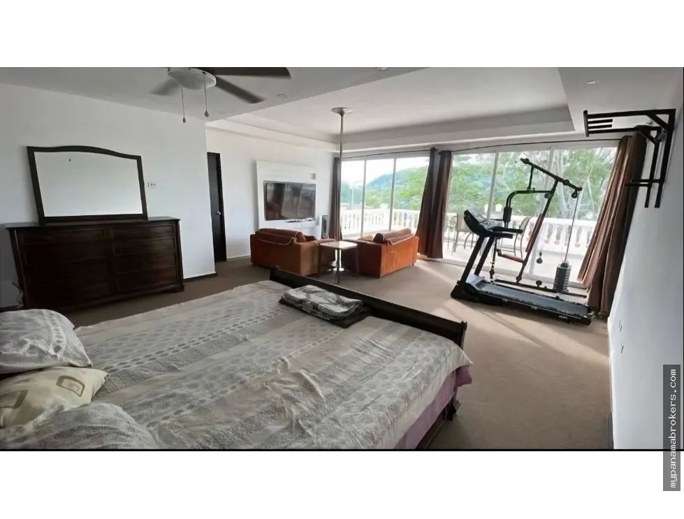 Venta de casa vacía en altos de panamá en ancón