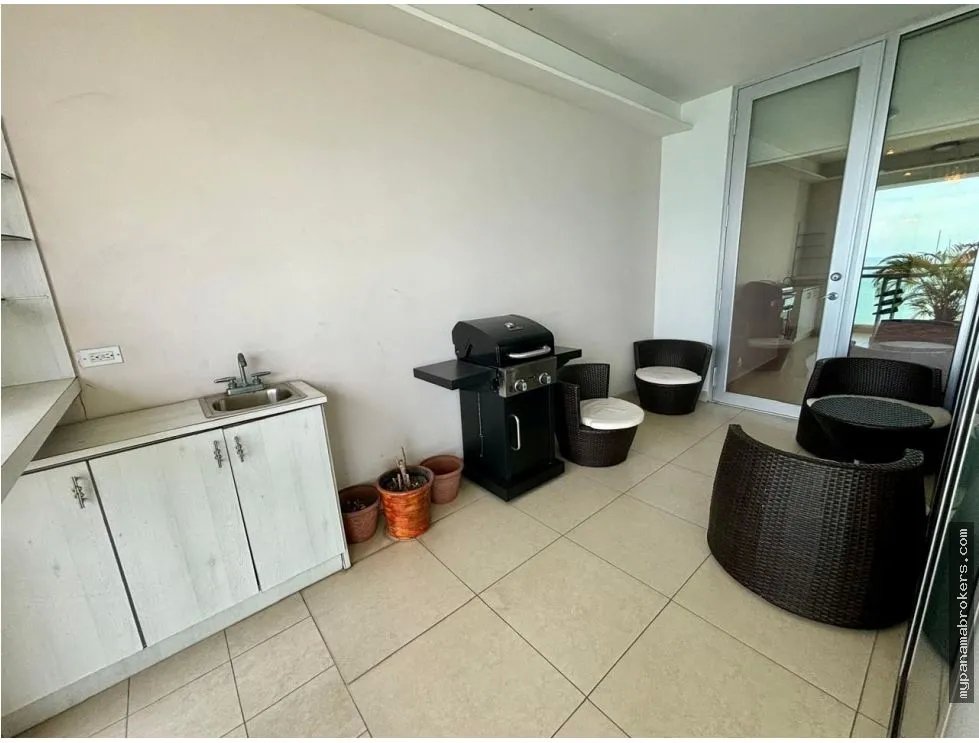 Venta de apatamento amoblado en ph rivage, ave. balboa