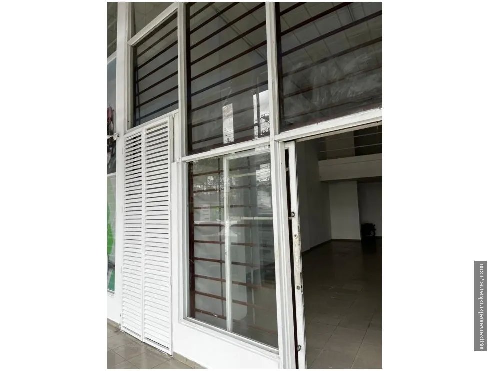 Alquiler de local comercial en plaza mystic hills, el crisol