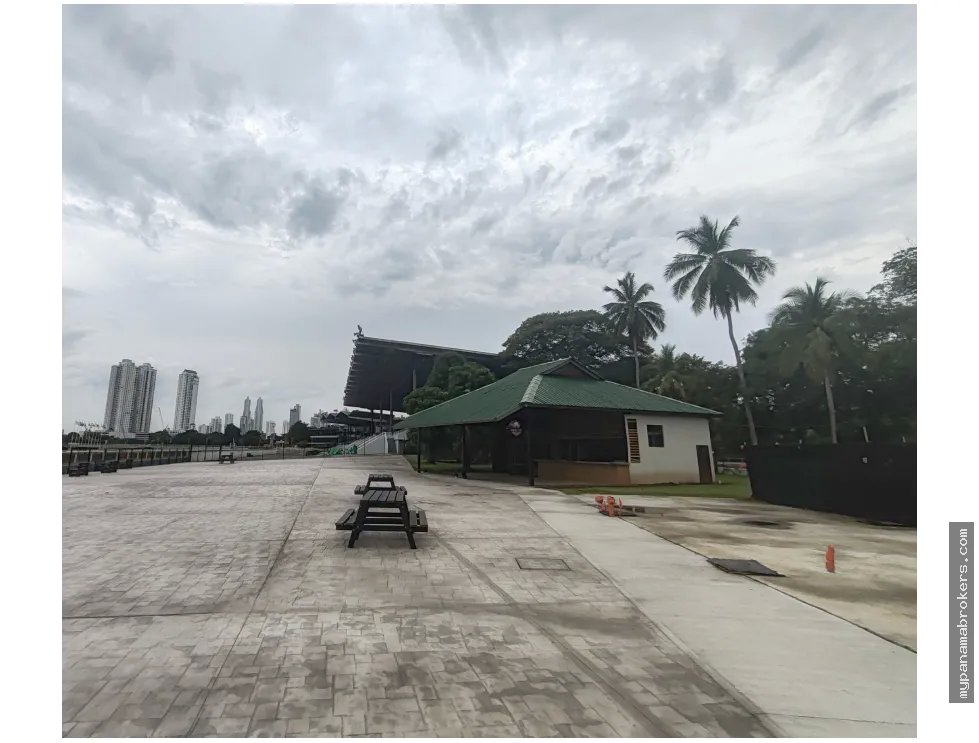 Alquiler de locales en parking site, ciudad deportiva irving saladino