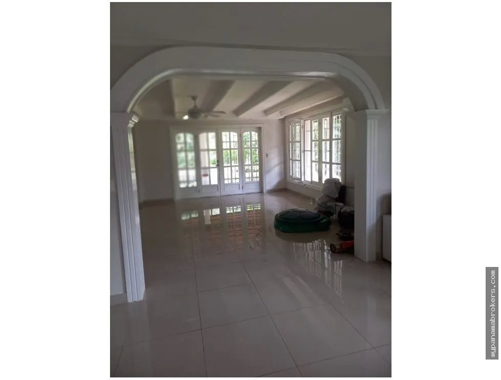 Alquiler de casa con linea blanca en la boca, ancón, panamá