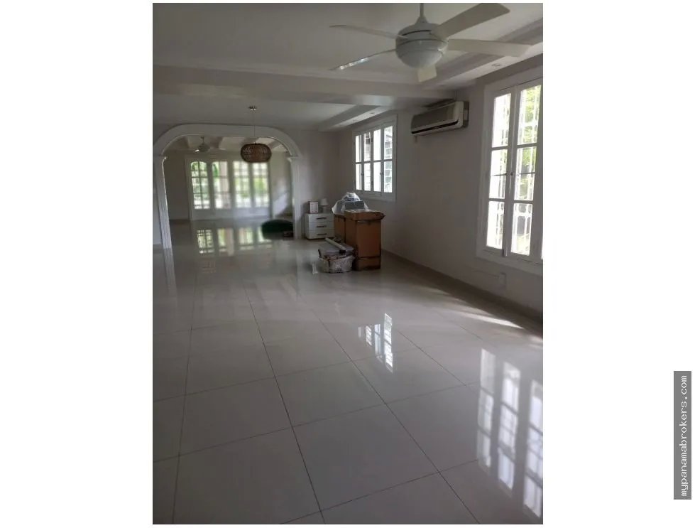 Alquiler de casa con linea blanca en la boca, ancón, panamá