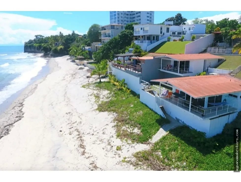 Venta de casa frente al mar en playa corona, san carlos