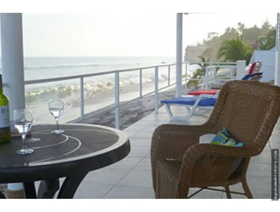 Venta de casa frente al mar en playa corona, san carlos