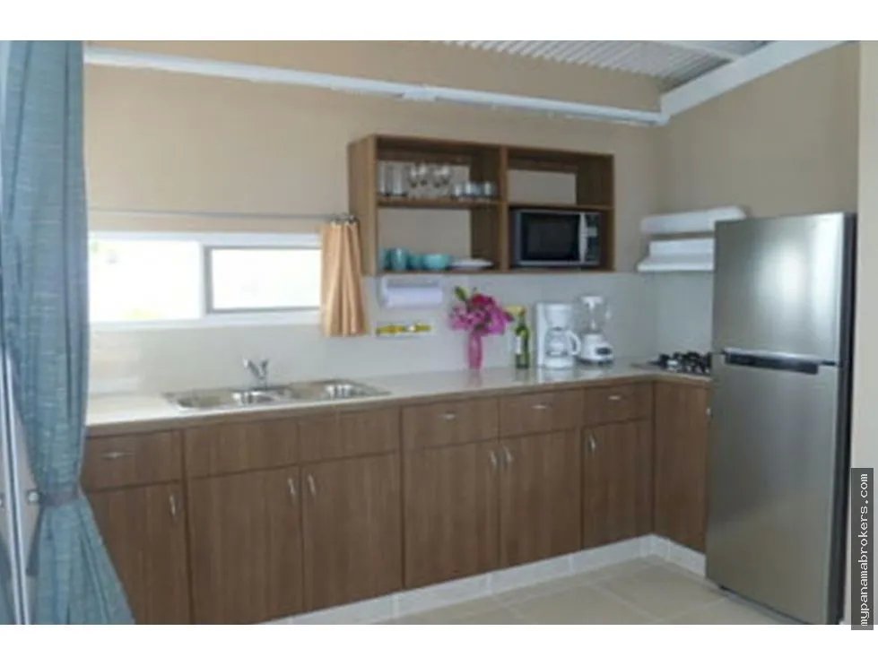 Venta de casa frente al mar en playa corona, san carlos