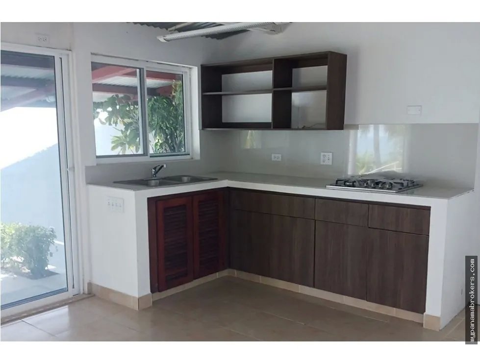Venta de casa frente al mar en playa corona, san carlos