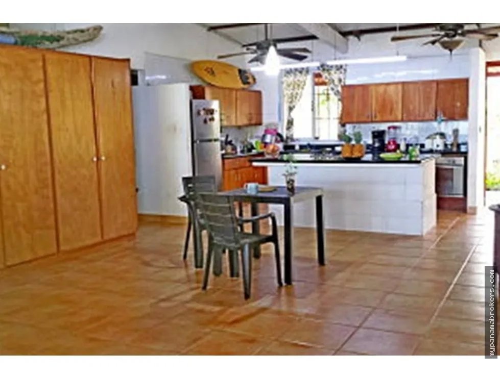 Venta de casa frente al mar en playa corona, san carlos