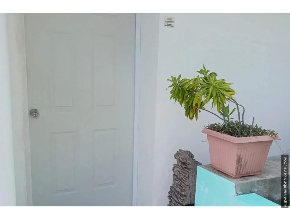 Venta de casa frente al mar en playa corona, san carlos