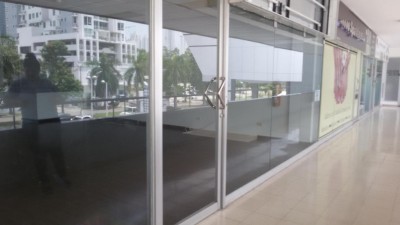 53002 - Costa del este - locales